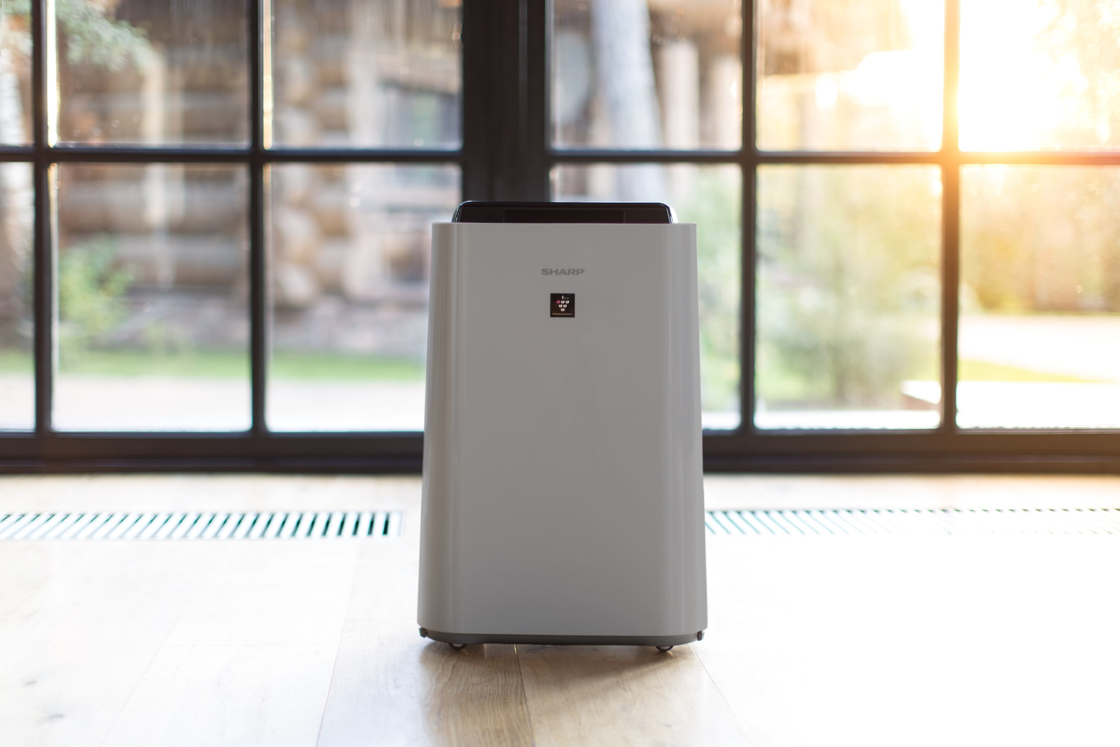 Purificador de ar com tecnologia Plasmacluster Ion, sistema de filtros com 3 níveis, para divisões até 38 m² (27 m² com função de humidade).
