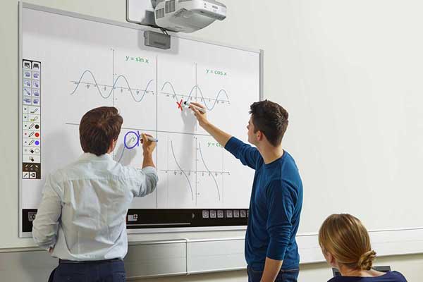 Epson-Interactive-Projector-Classroom-Education-SM.jpg