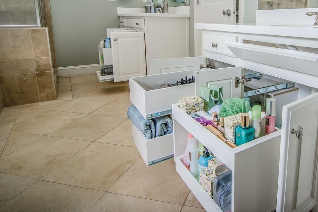 Reorganizing Your Bathroom with These Organization Hacks
