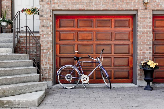 Declutter your garage in 7 easy steps