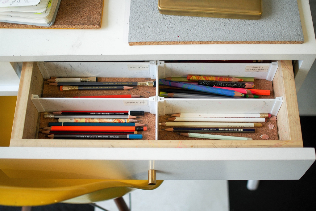 Open drawers with dividers to organize writing and drawing tools