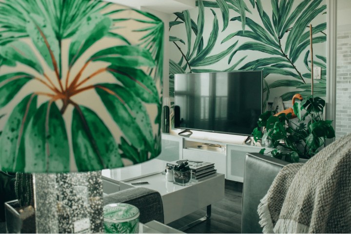 Living room with large decorative pieces and ornaments