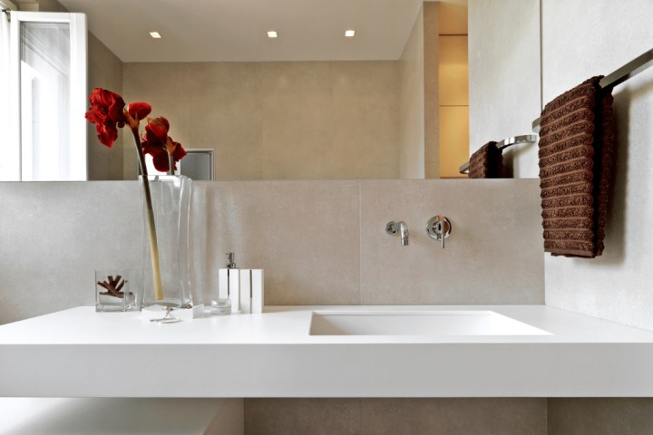 This is a simple but beautiful extended sink with lots of extra space for small bathroom remodel ideas