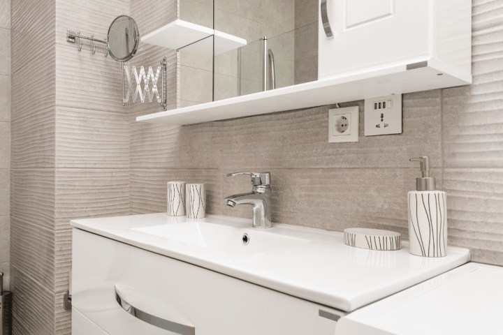 By adding ledges, this bathroom feels a bit fancier for small bathroom remodel ideas