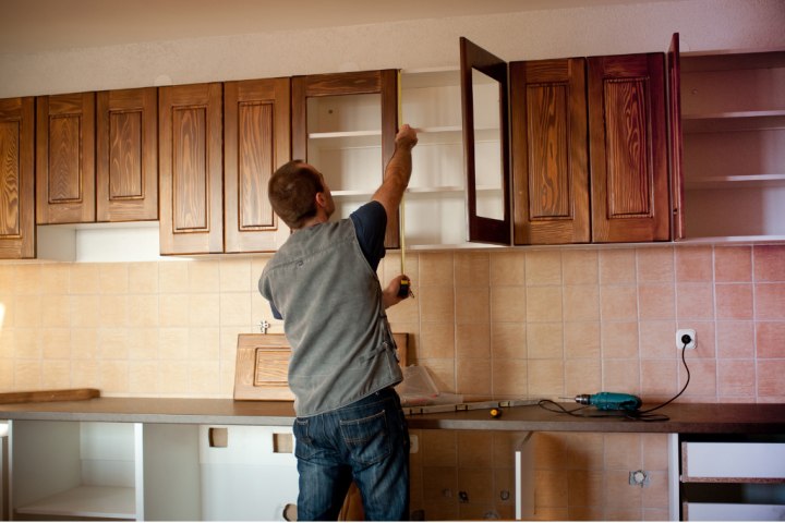 How to Clean Kitchen Cabinets