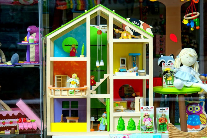 Dollhouse for toy storage ideas for small spaces