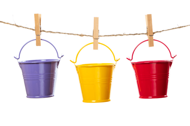 Hanging buckets storage