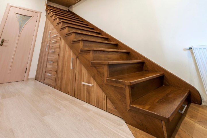 How to organize under the stairs: 4 options the experts love