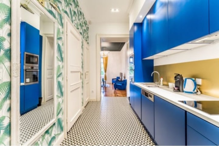 Bright-blue-kitchen.jpg