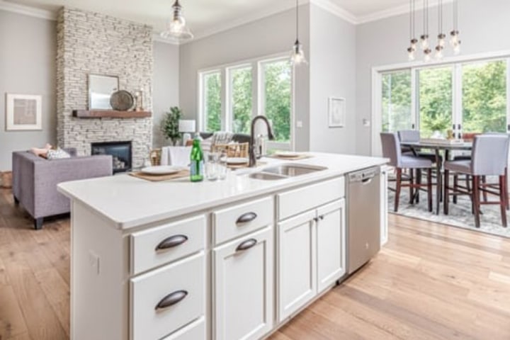 modern-kitchen-with-whtie-countertop.jpg