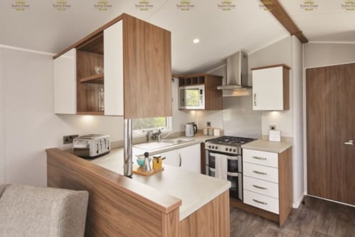 wooden-themed-small-kitchen.jpg