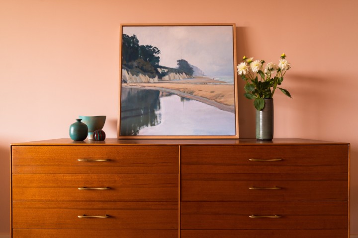 Cabinet with painting and flower ornaments