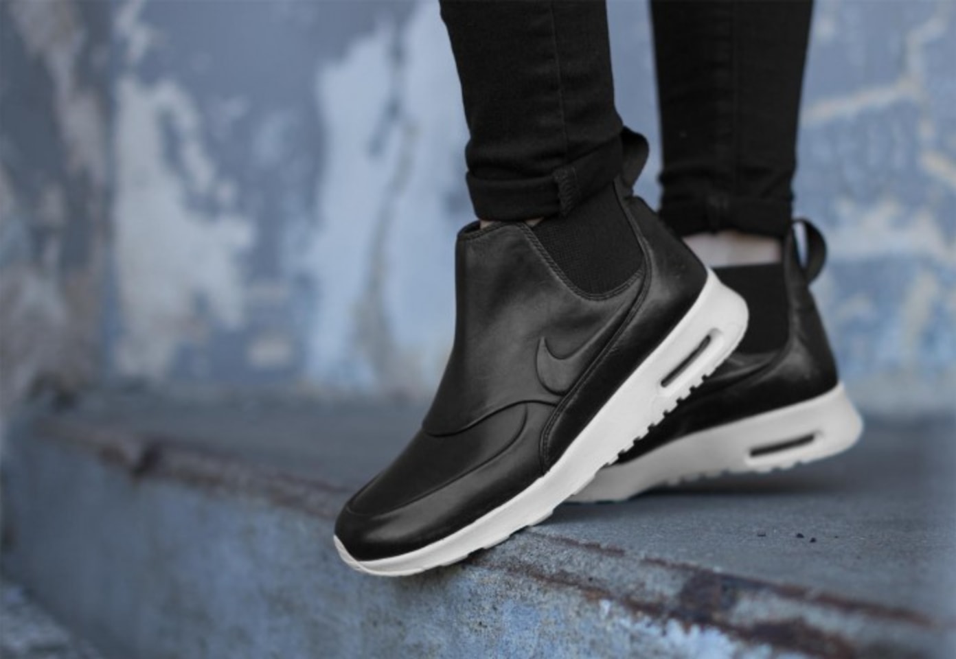 nike thea mid