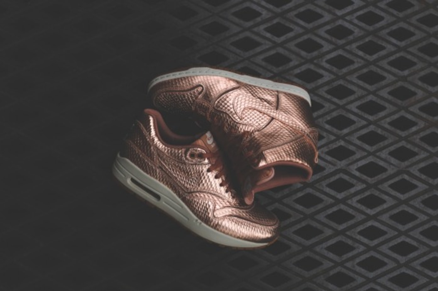 Nike WMNS Cut Out "Bronze Pack"