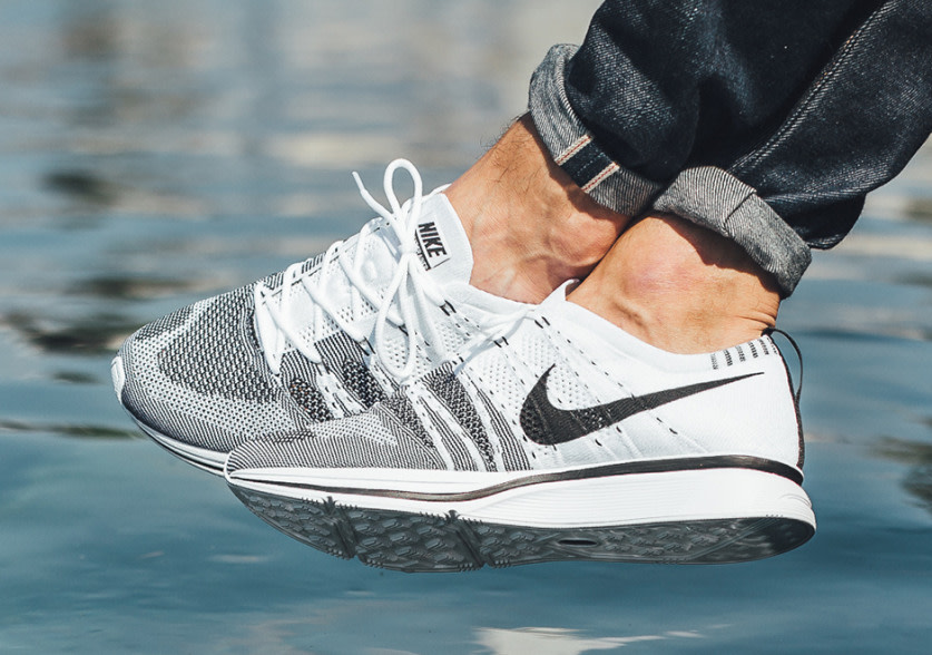 nike flyknit trainer white black