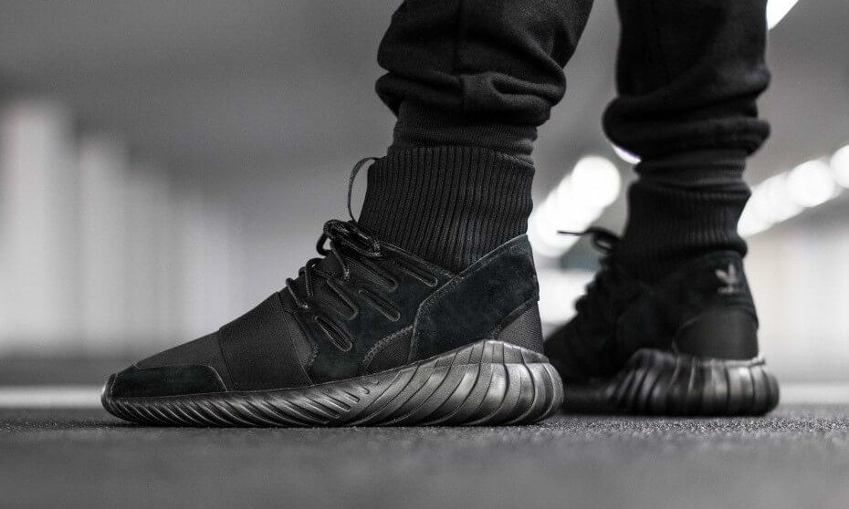 adidas tubular total black