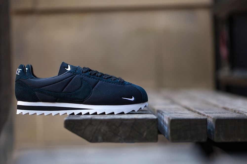 nike cortez shark tooth