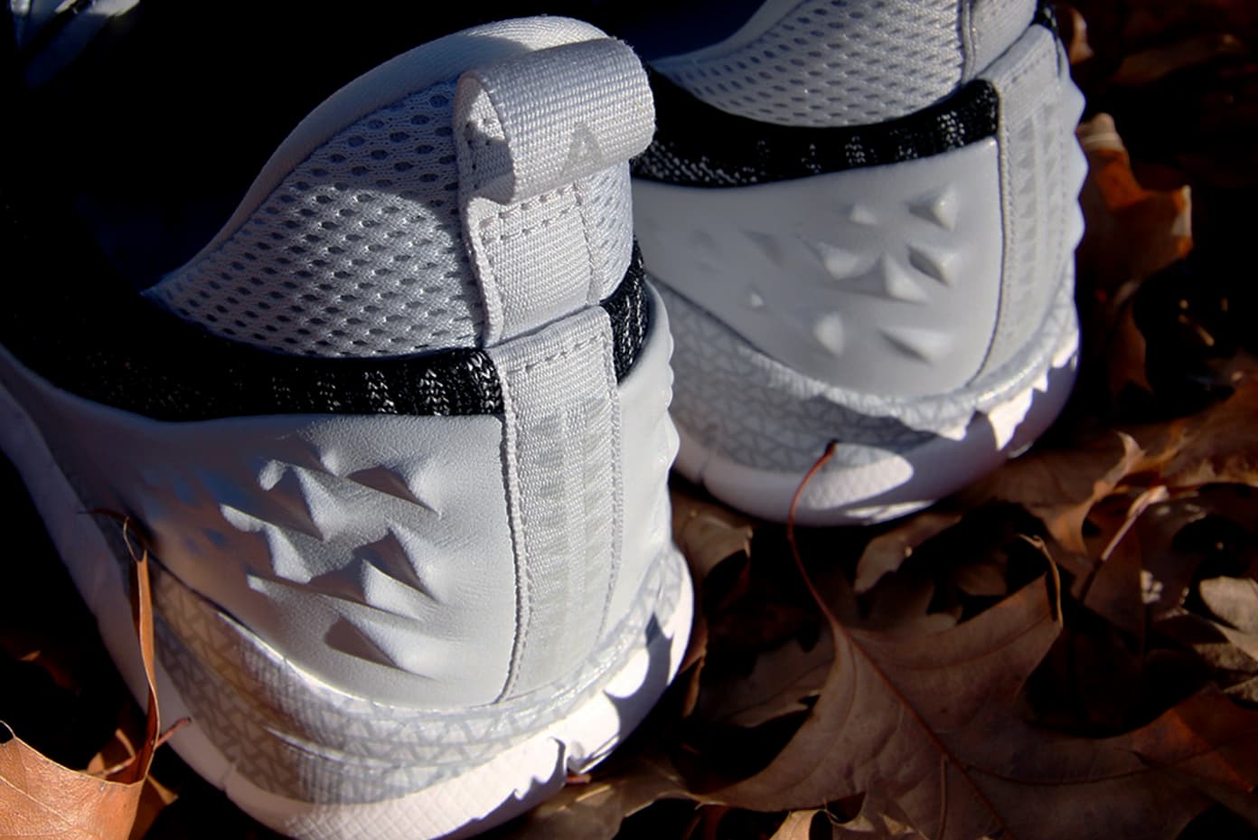 nike lupinek flyknit low white