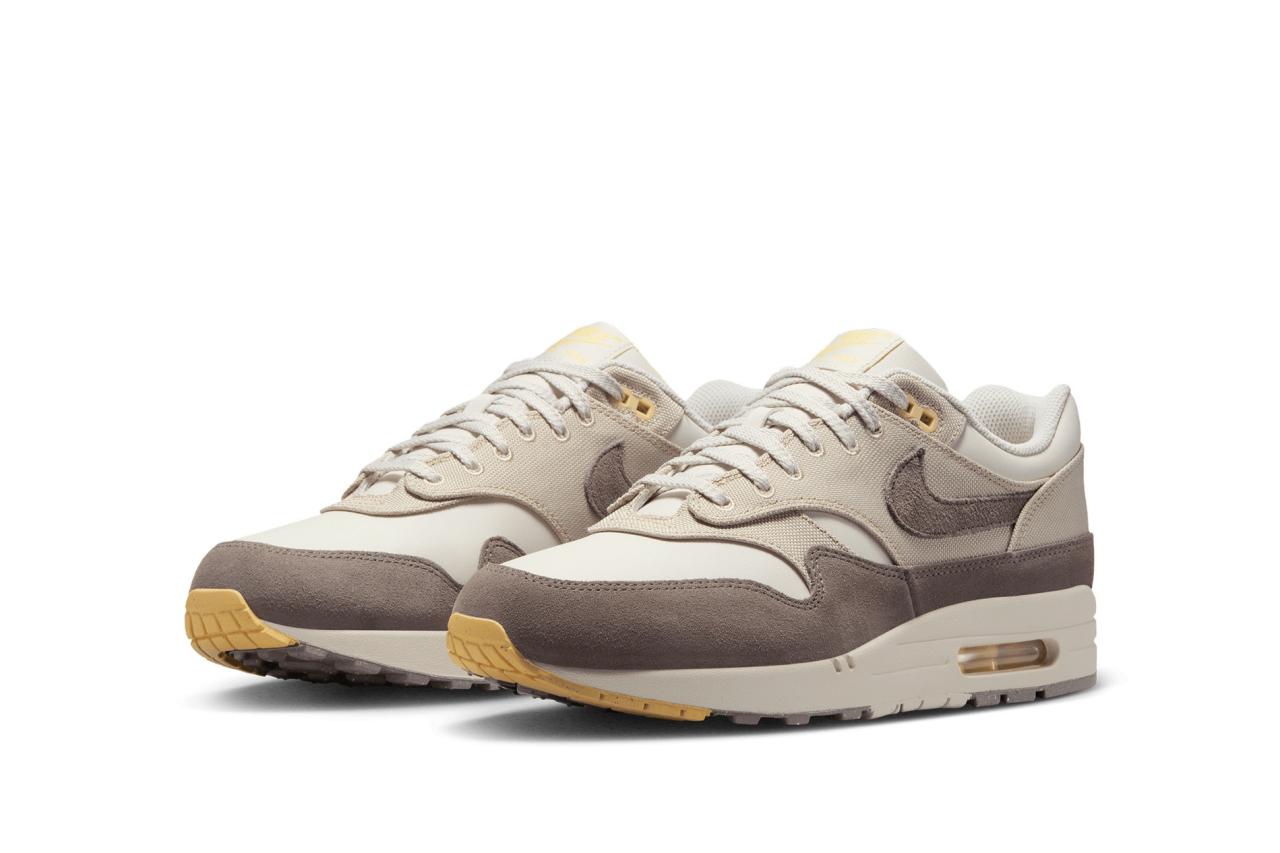 nike air max tan suede