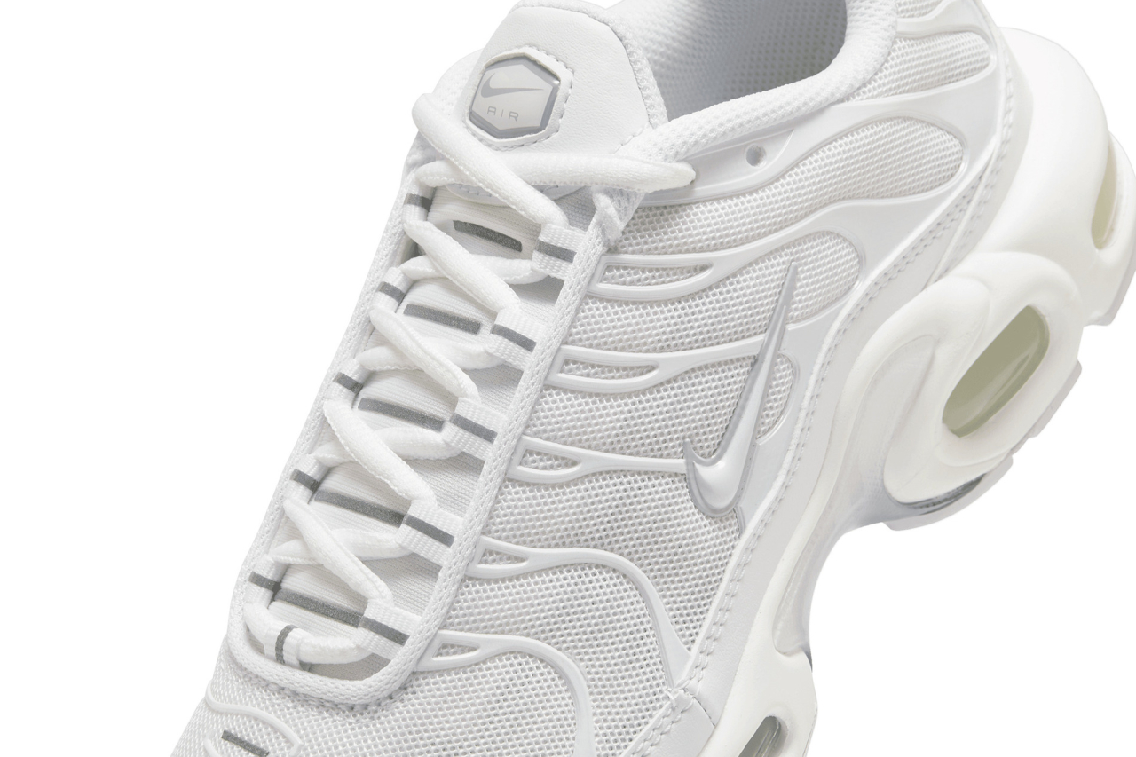 all white air max plus kids