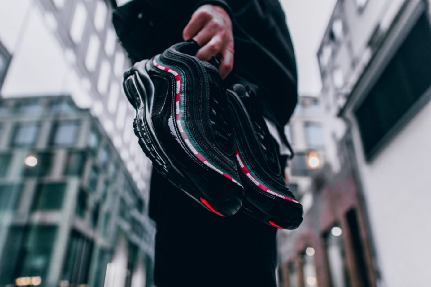 black undefeated air max 97