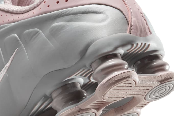 Nike Women's Shox R4 'barely Rose' Shelflife