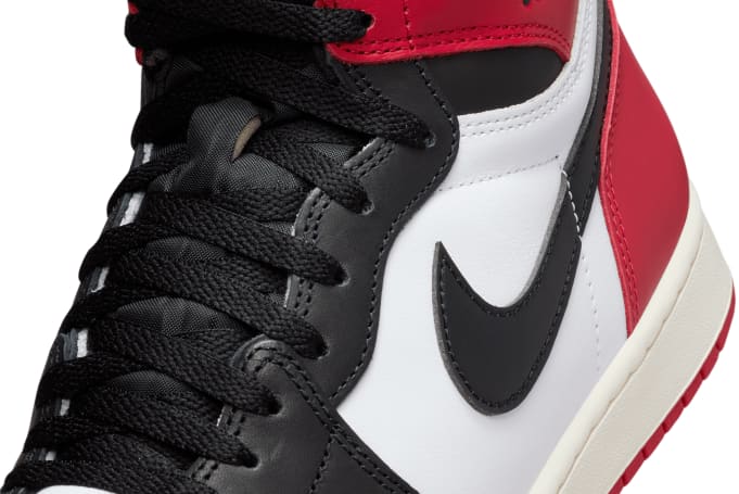 Air Jordan Retro High OG 'Black Toe' Shelflife - Main Image