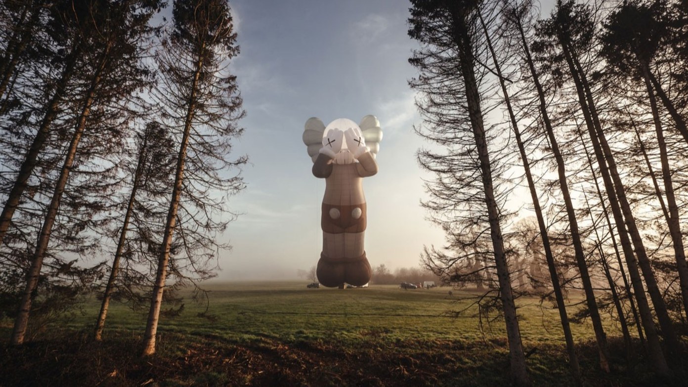 KAWS:Holiday Goes Airborne in the UK