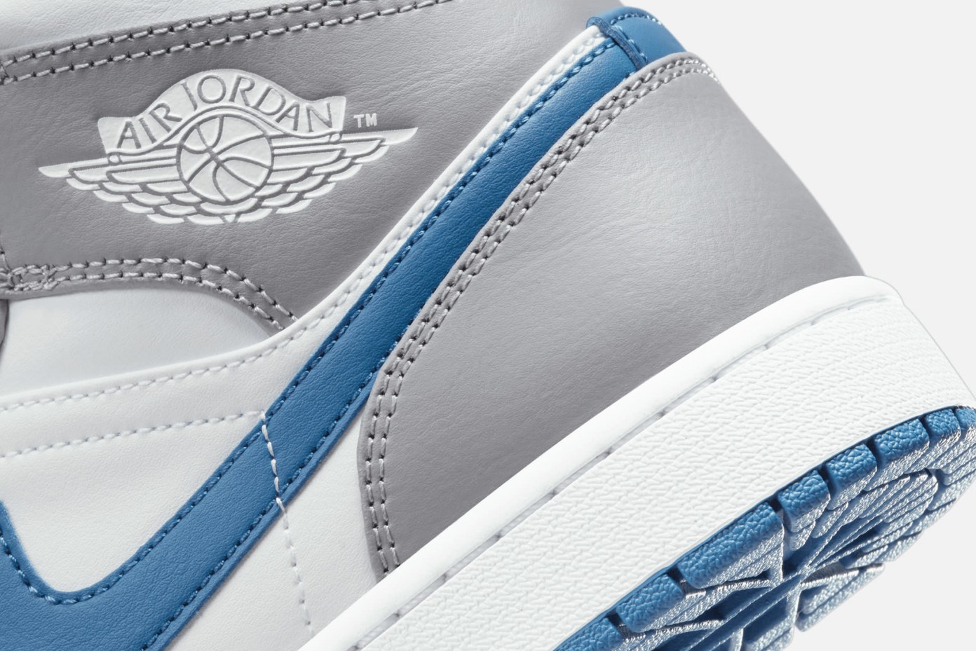 Air jordan 1 mid best sale wolf grey sport blue
