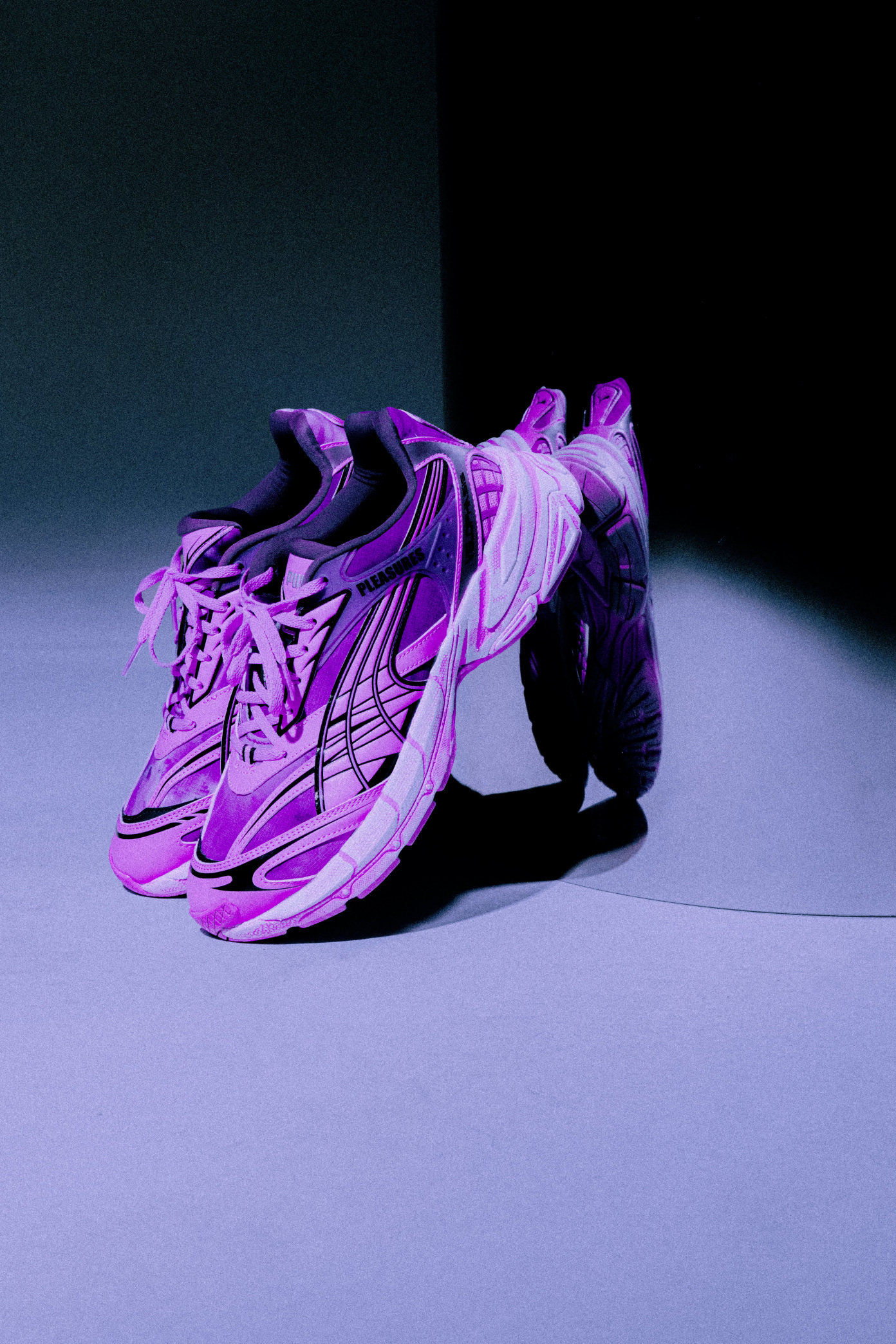 Puma Velophasis Pleasures Sporartikelhersteller Sneakers Amazon.com | PUMA Mens X Pleasures Velophasis Overdye Lace  main image 2