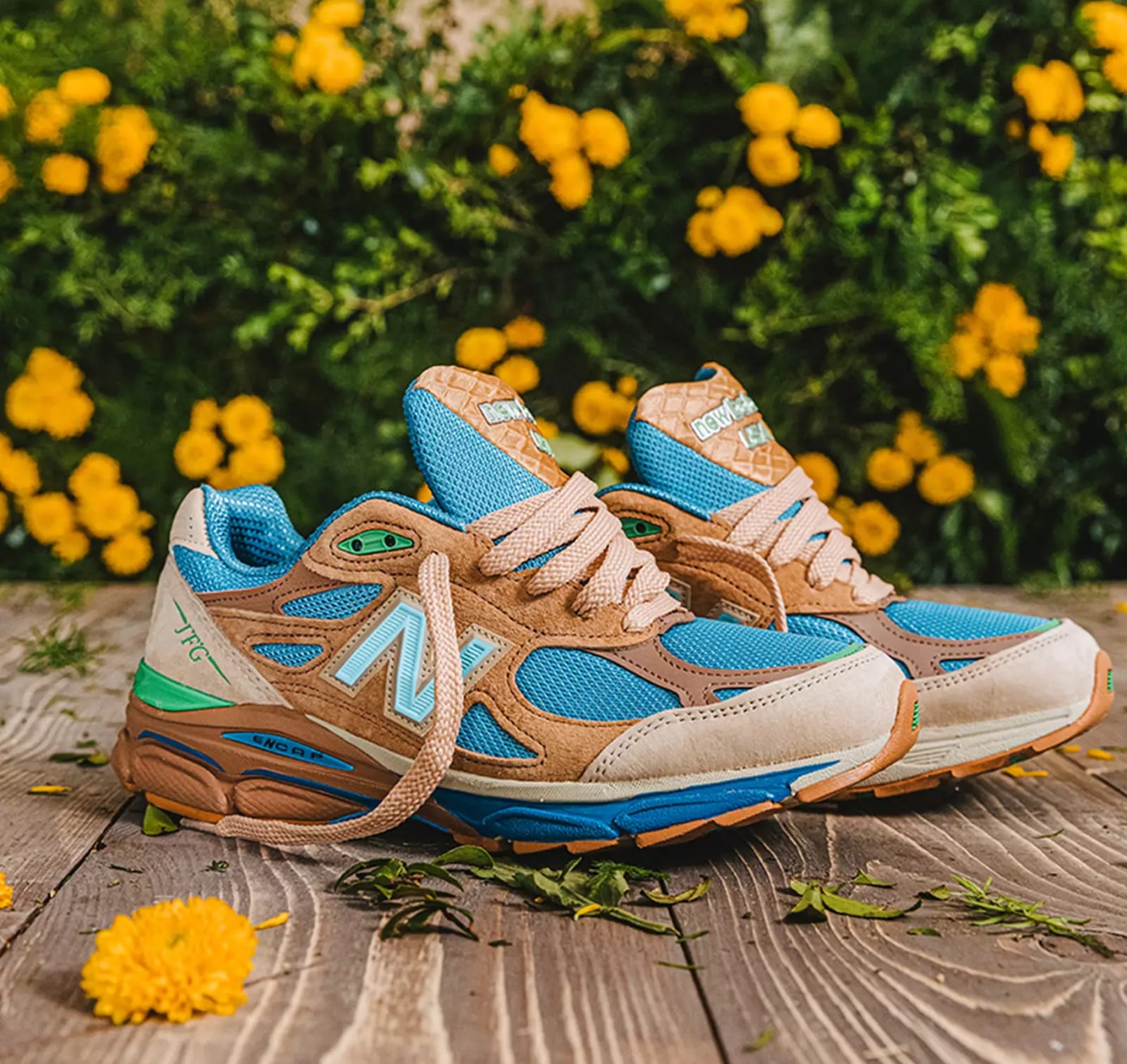 New balance 990 grade school yellow top