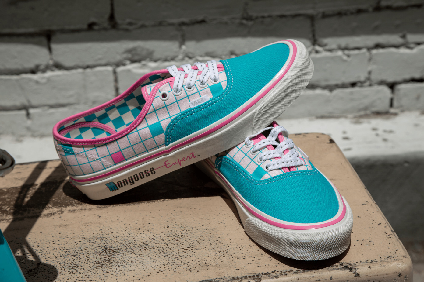 Size x vans store