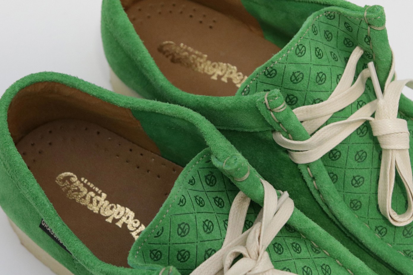 Grasshopper sneakers top