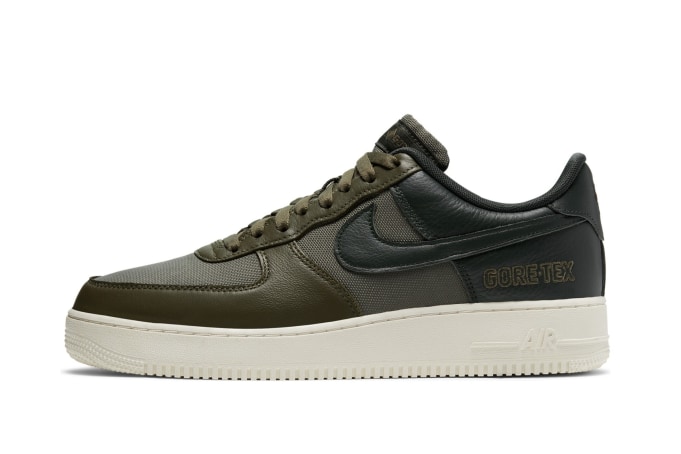 does famous footwear sell nike air force ones