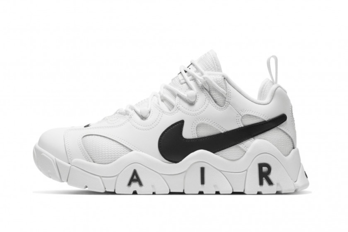 nike air barrage black and white