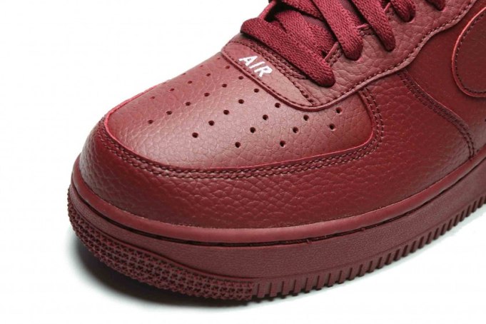 nike air force 1 07 leather emblem