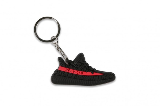 do yeezys come with a keychain