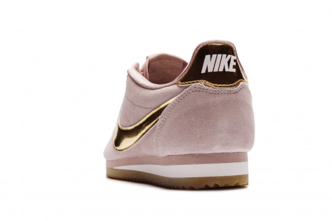 Nike Women's Classic Cortez SE Diffused Taupe/Metallic Gold-Phantom -  902856-204