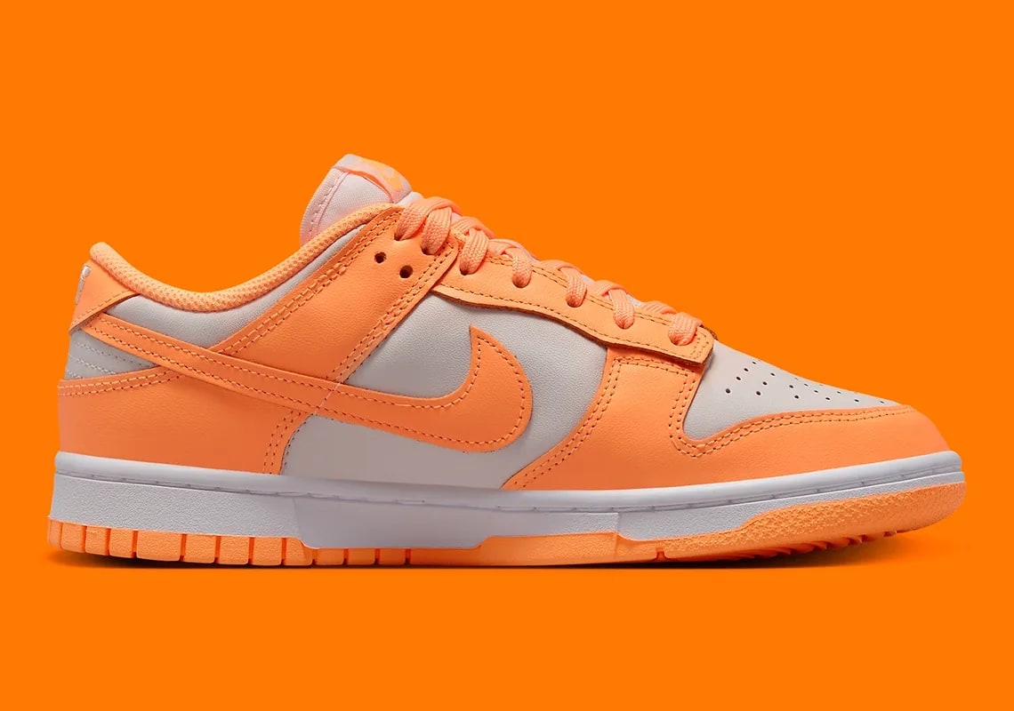 wmns dunk low peach cream