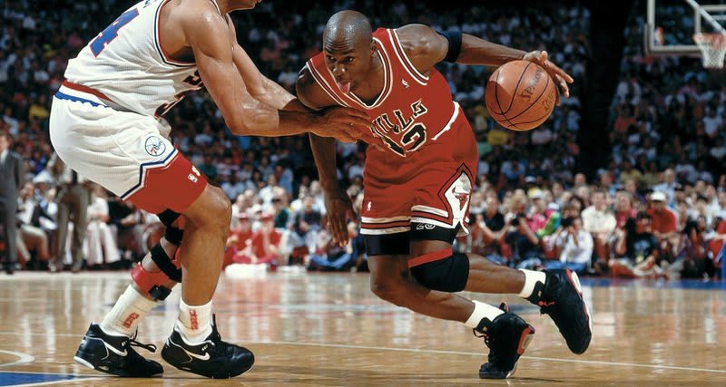 Michael Jordan Dribbling Up Court Urban Graffiti Canvas Print Poster –  Aesthetic Wall Decor