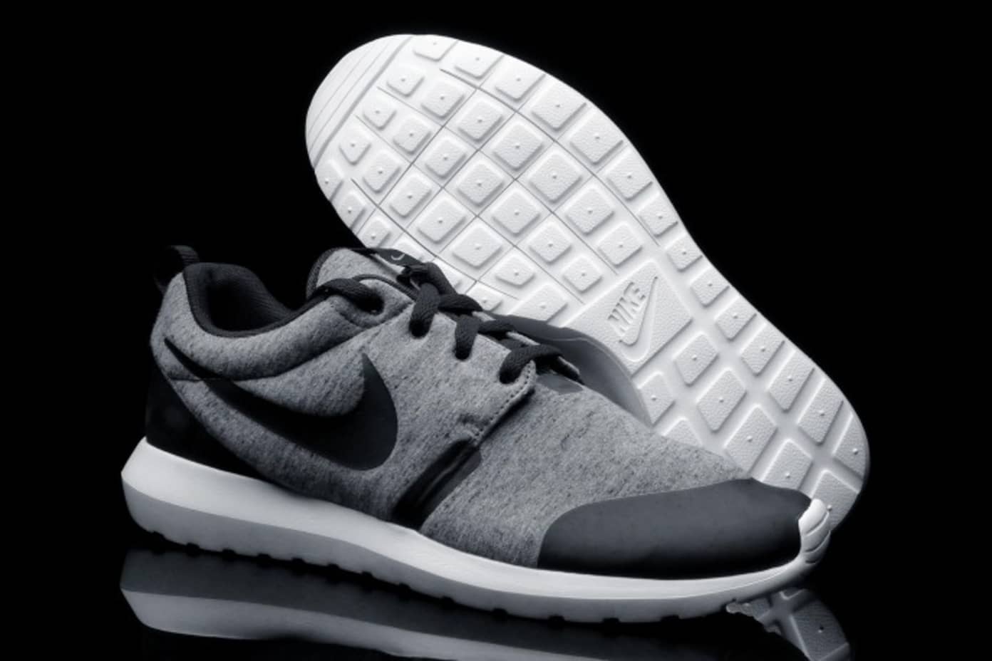nike roshe run tech fleece