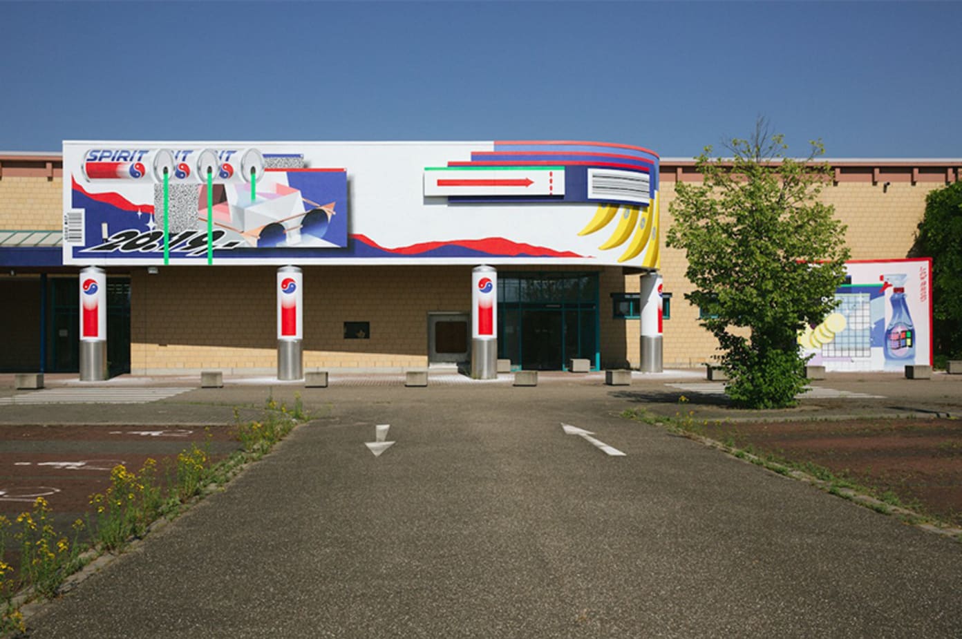 Low Bros Paint a Deserted Supermarket