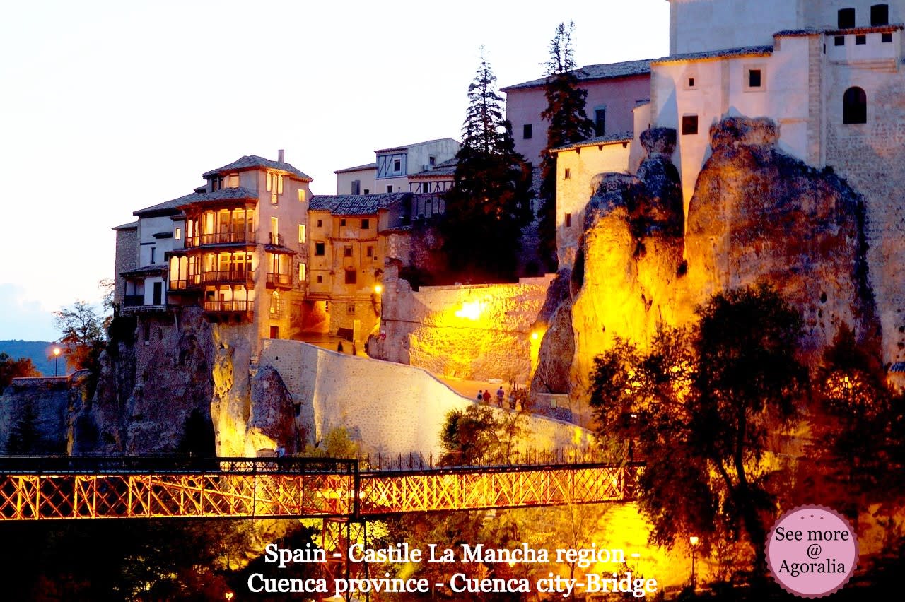 Spain-Castile-La-Mancha-region-Cuenca-province-Cuenca-city-Bridge