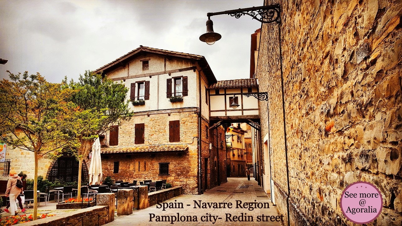 Spain-Navarre-Region-Pamplona-city-Redin-street