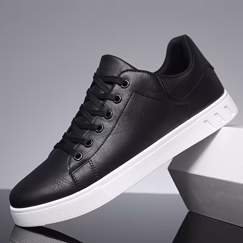 Men's lightweight sports shoes