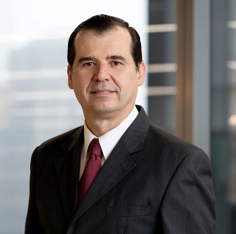 Mauro Neves de Moraes headshot.