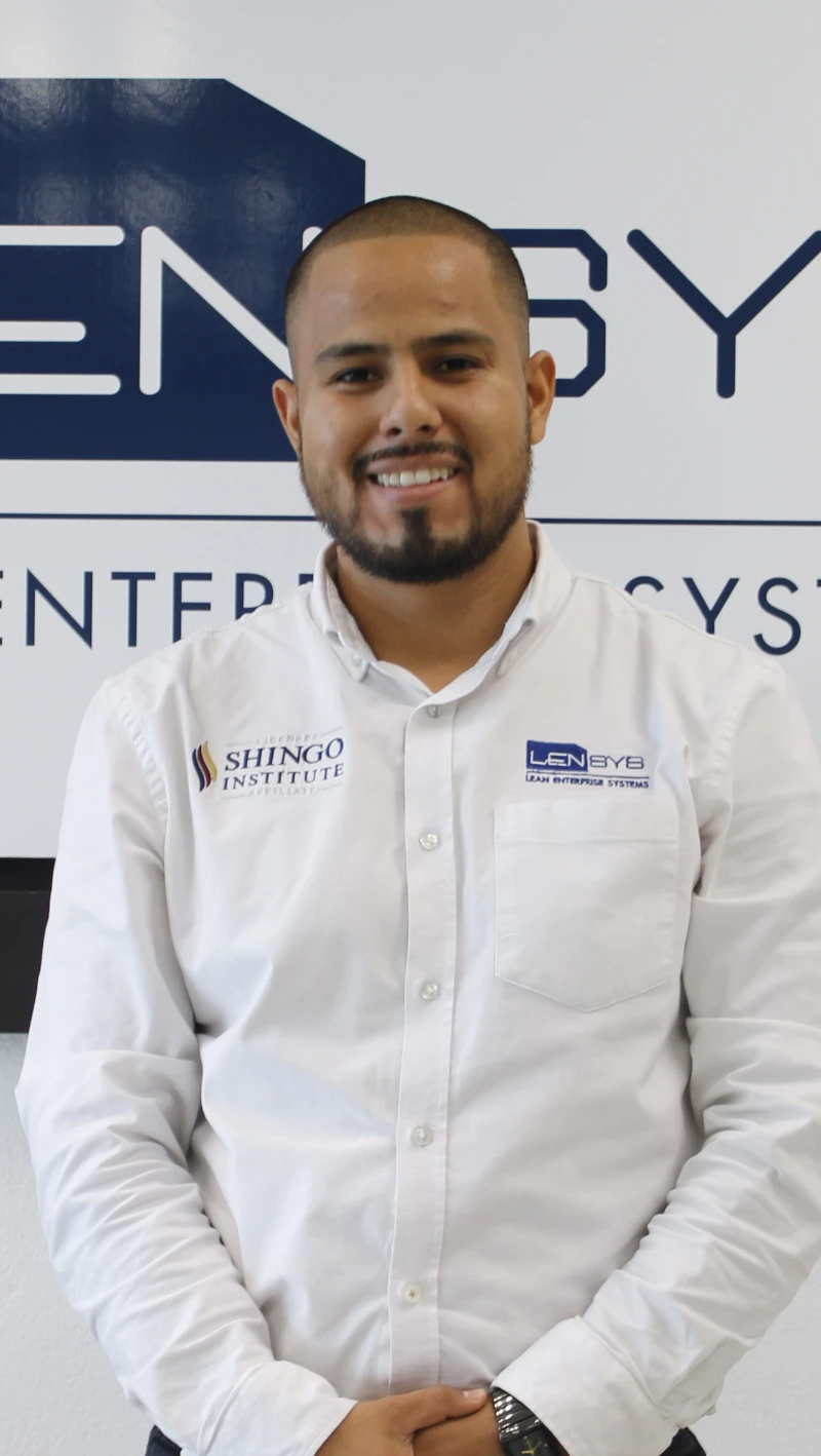 Omar Paredes Baltazar headshot.