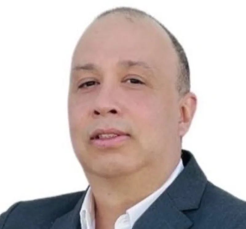 Luis Flores headshot.