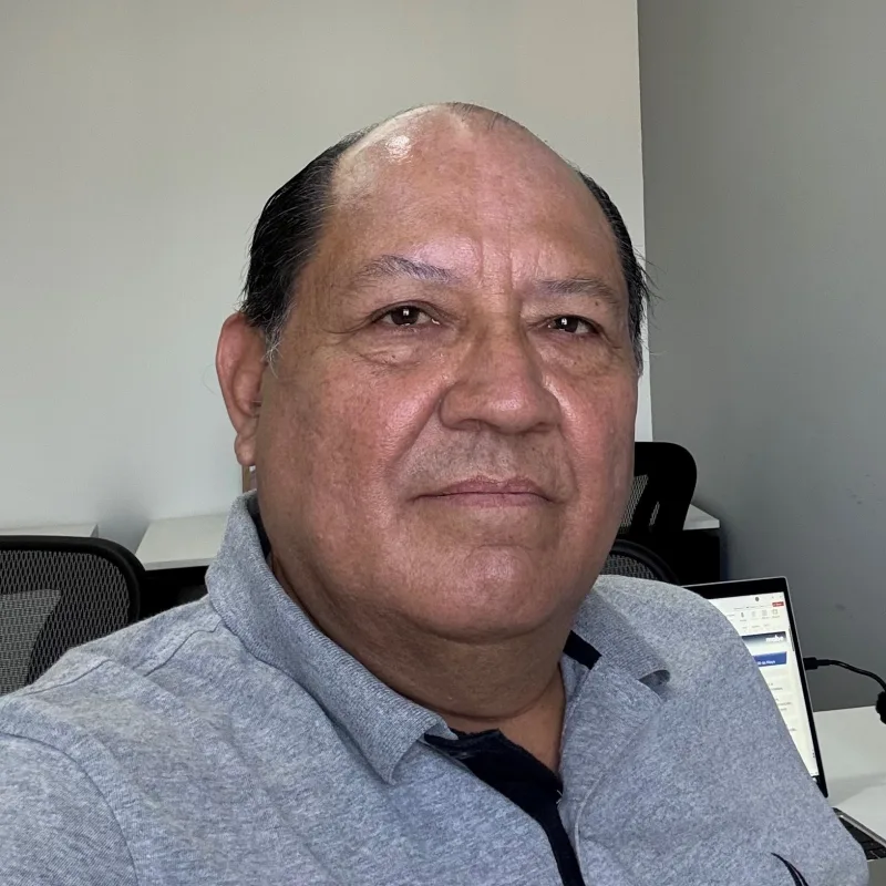 Carlos Waldo headshot.