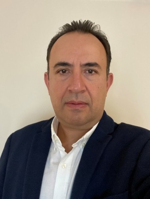 Carlos Monjaras headshot.